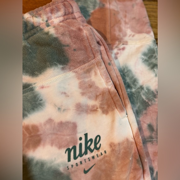 BRAND NEW Nike Women’s Tie-Dye Sweatpants Size Large - Picture 10 of 13